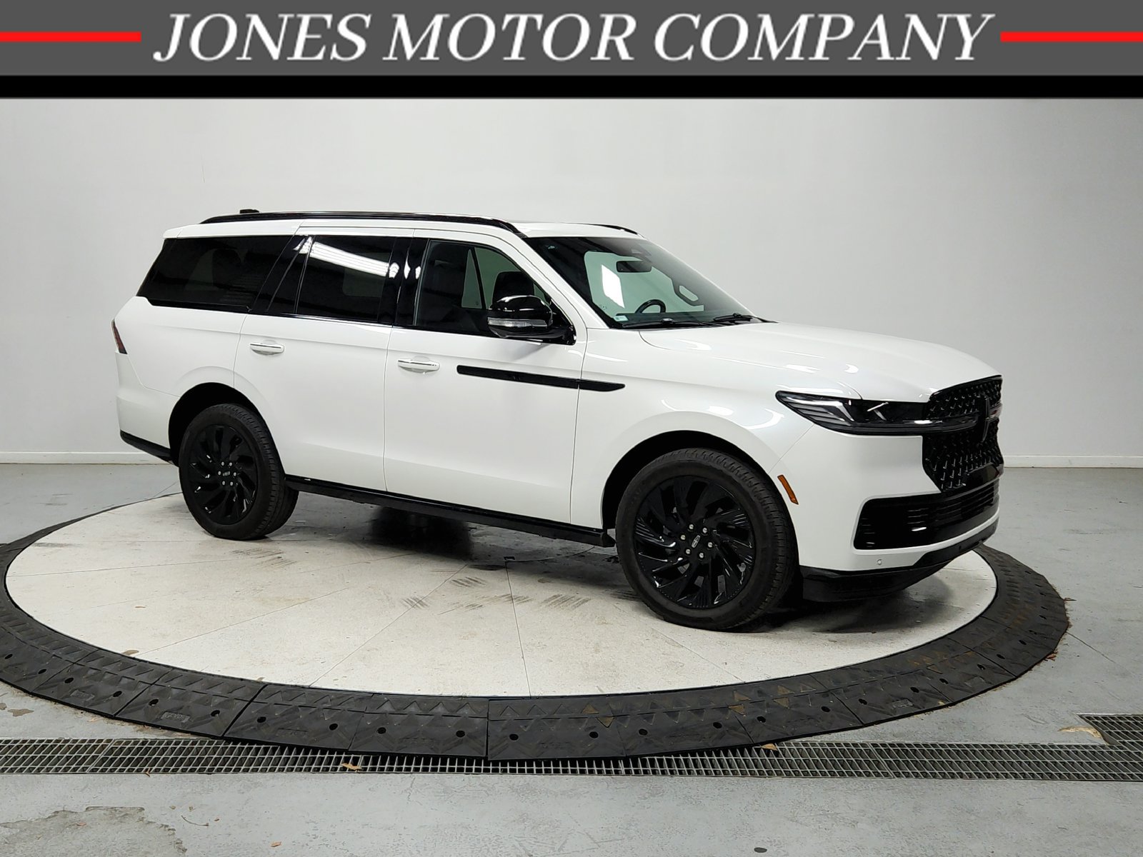 Used 2026 Lincoln Navigator Reserve w/ Jet Appearance Package AWD/4WD image 1
