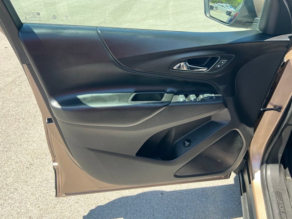 Used 2019 Chevrolet Equinox LT FWD image 16