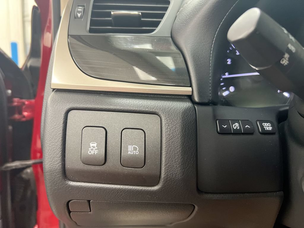 Used 2017 Lexus GS 200t w/ Preferred Accessory Package RWD image 19