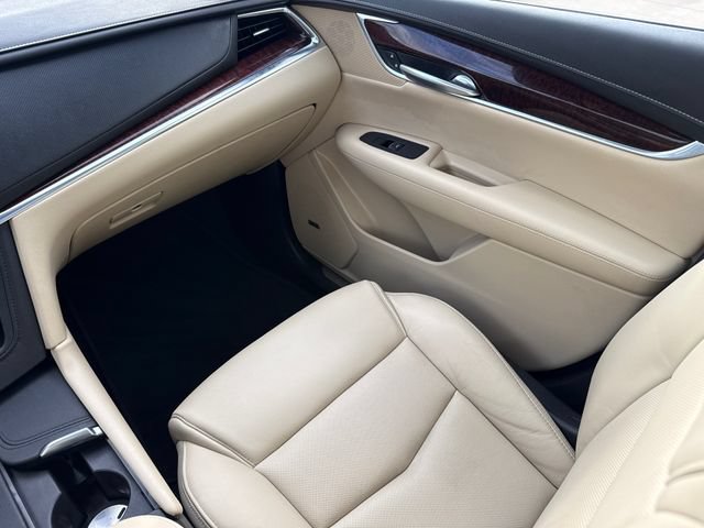 Used 2018 Cadillac XT5 Luxury w/ Driver Awareness Package FWD image 16