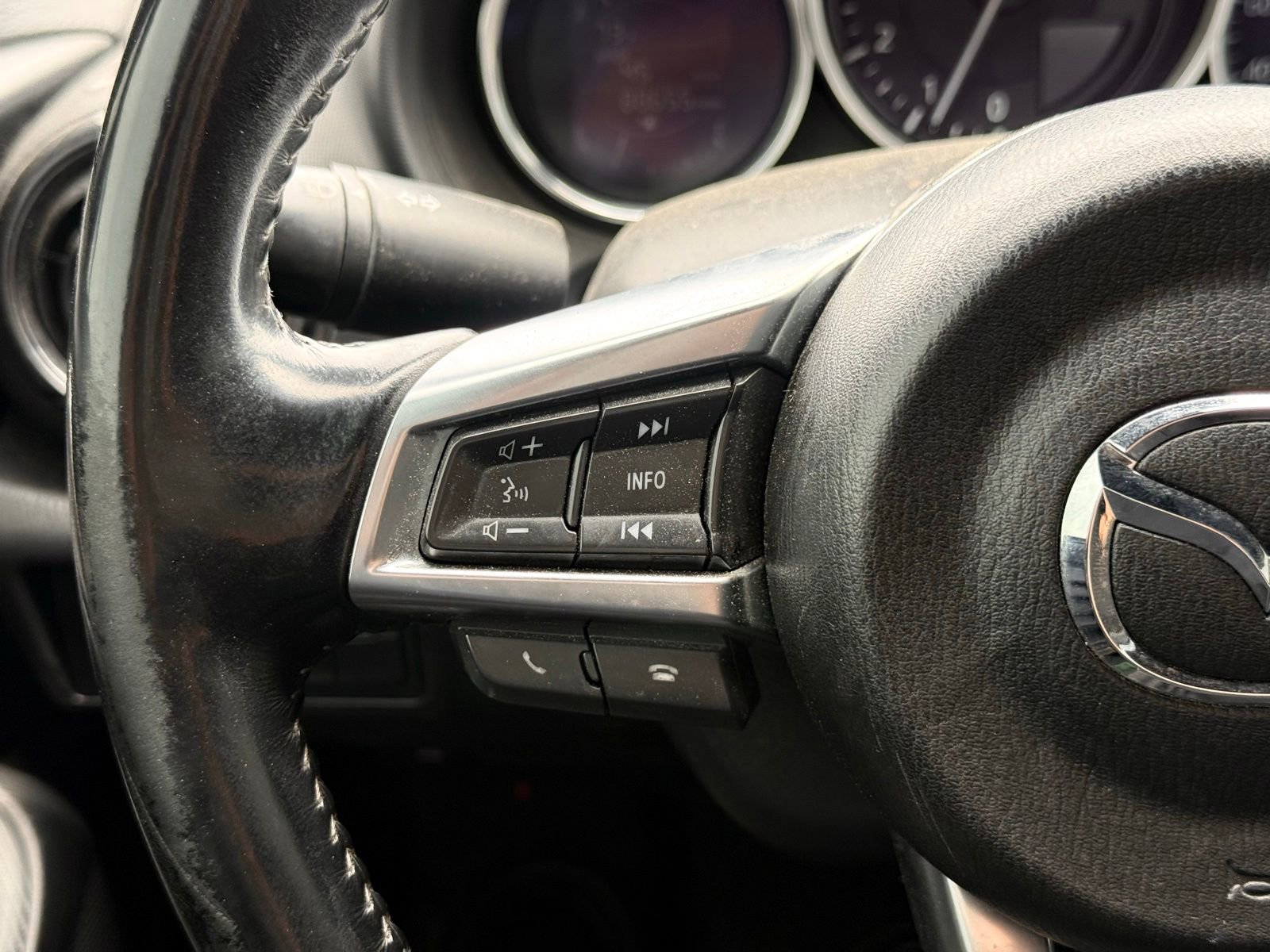 Used 2020 MAZDA MX-5 Miata Sport RWD image 33