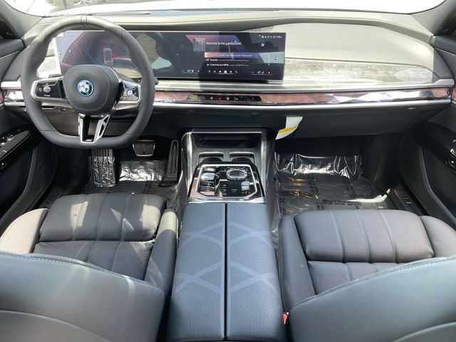 Used 2025 BMW i7 xDrive60 AWD/4WD image 15
