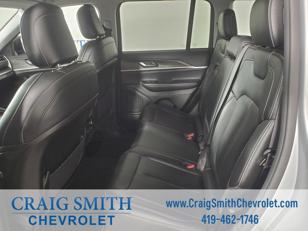 Used 2023 Jeep Grand Cherokee Limited AWD/4WD image 12