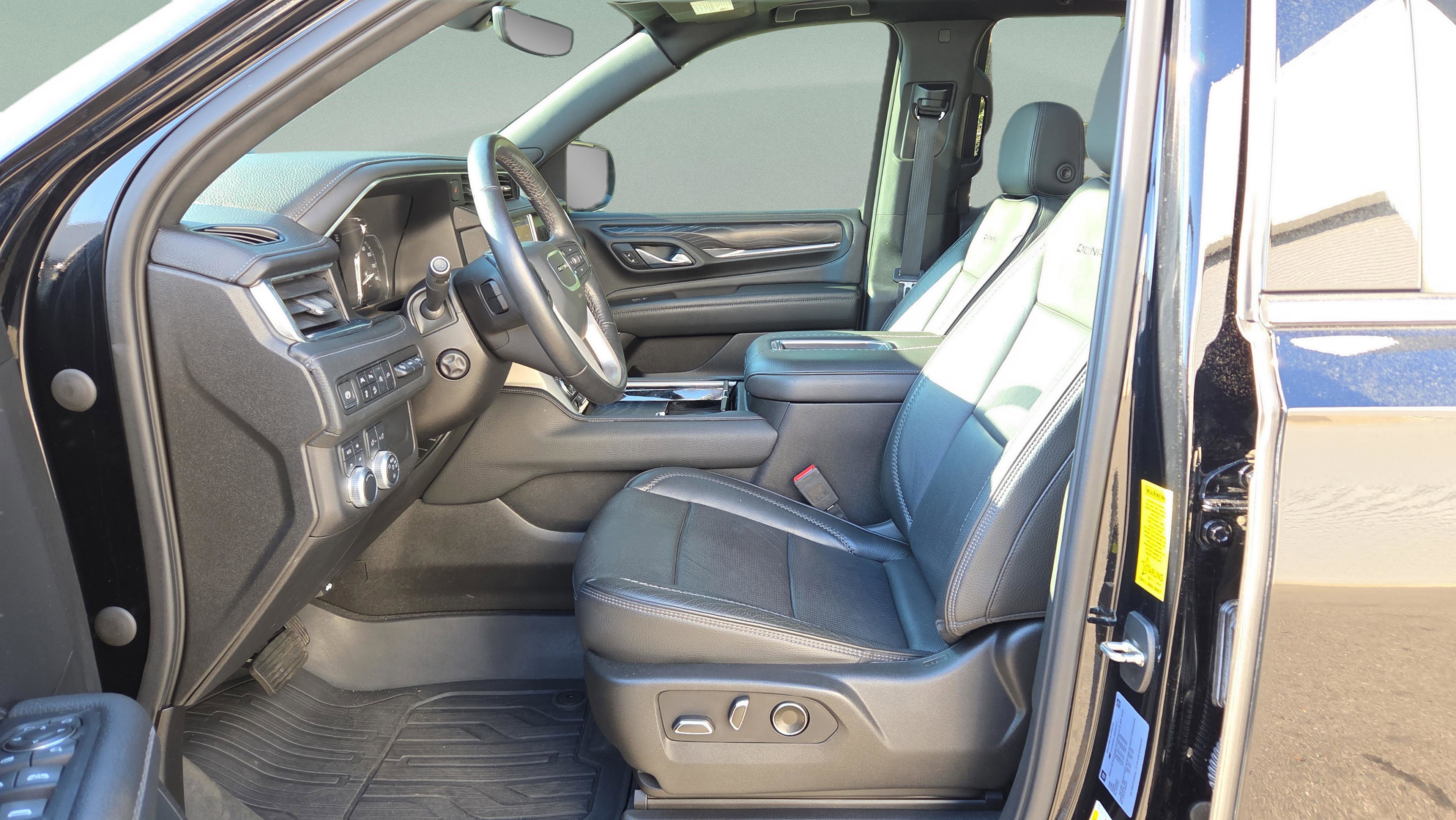 Used 2021 GMC Yukon Denali w/ Denali Premium Package image 35