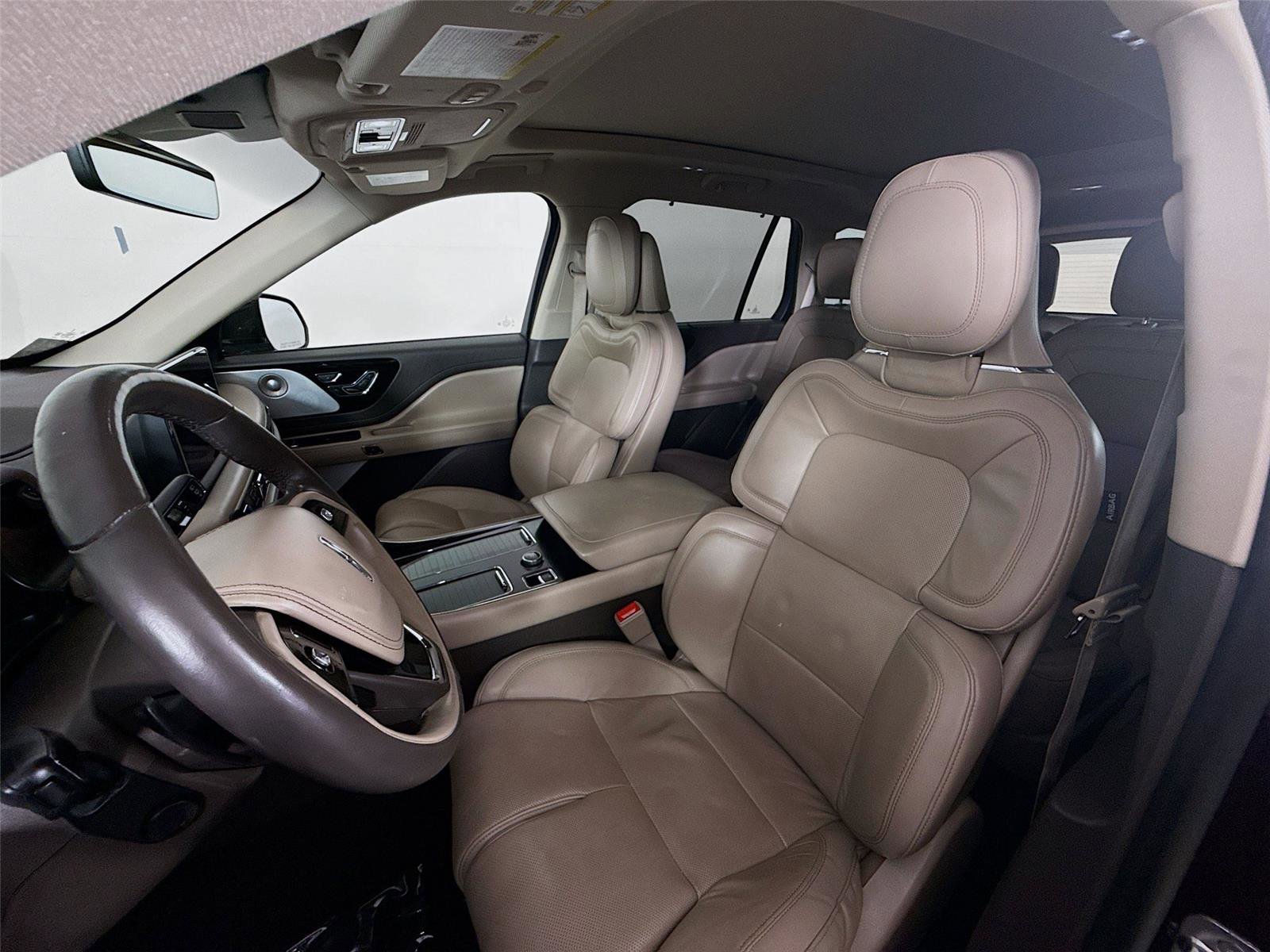 Used 2021 Lincoln Aviator Reserve w/ Equipment Group 202A image 2