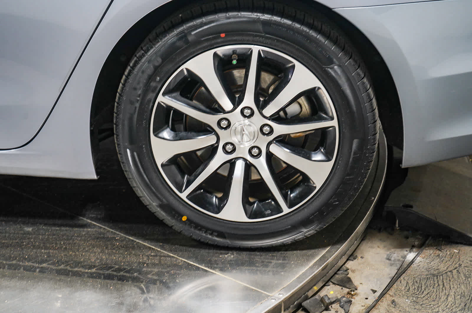 Used 2015 Acura TLX image 9