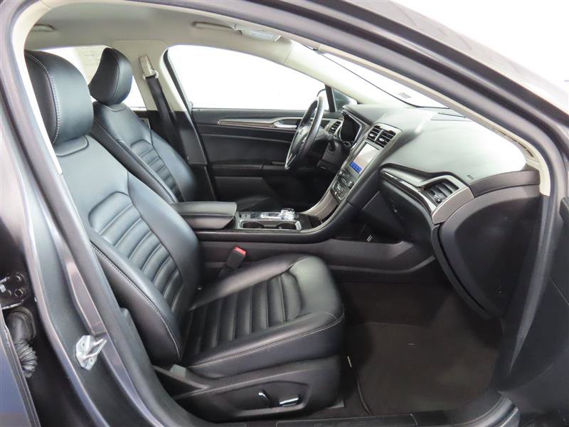 Used 2020 Ford Fusion SEL image 32