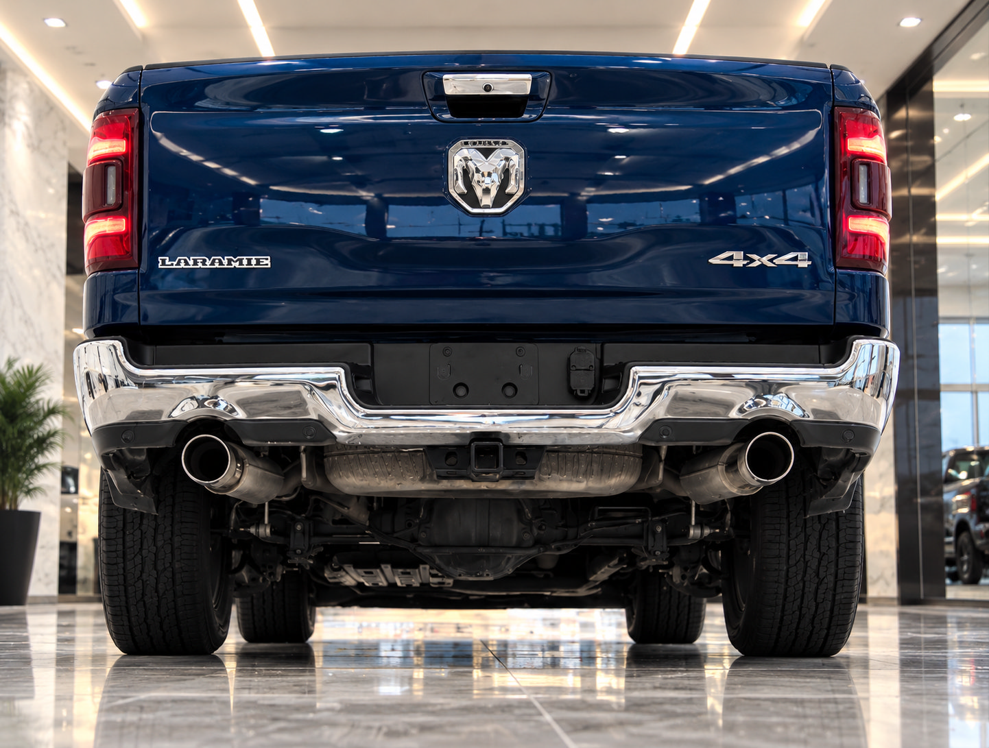 Used 2019 RAM 1500 Laramie AWD/4WD image 10