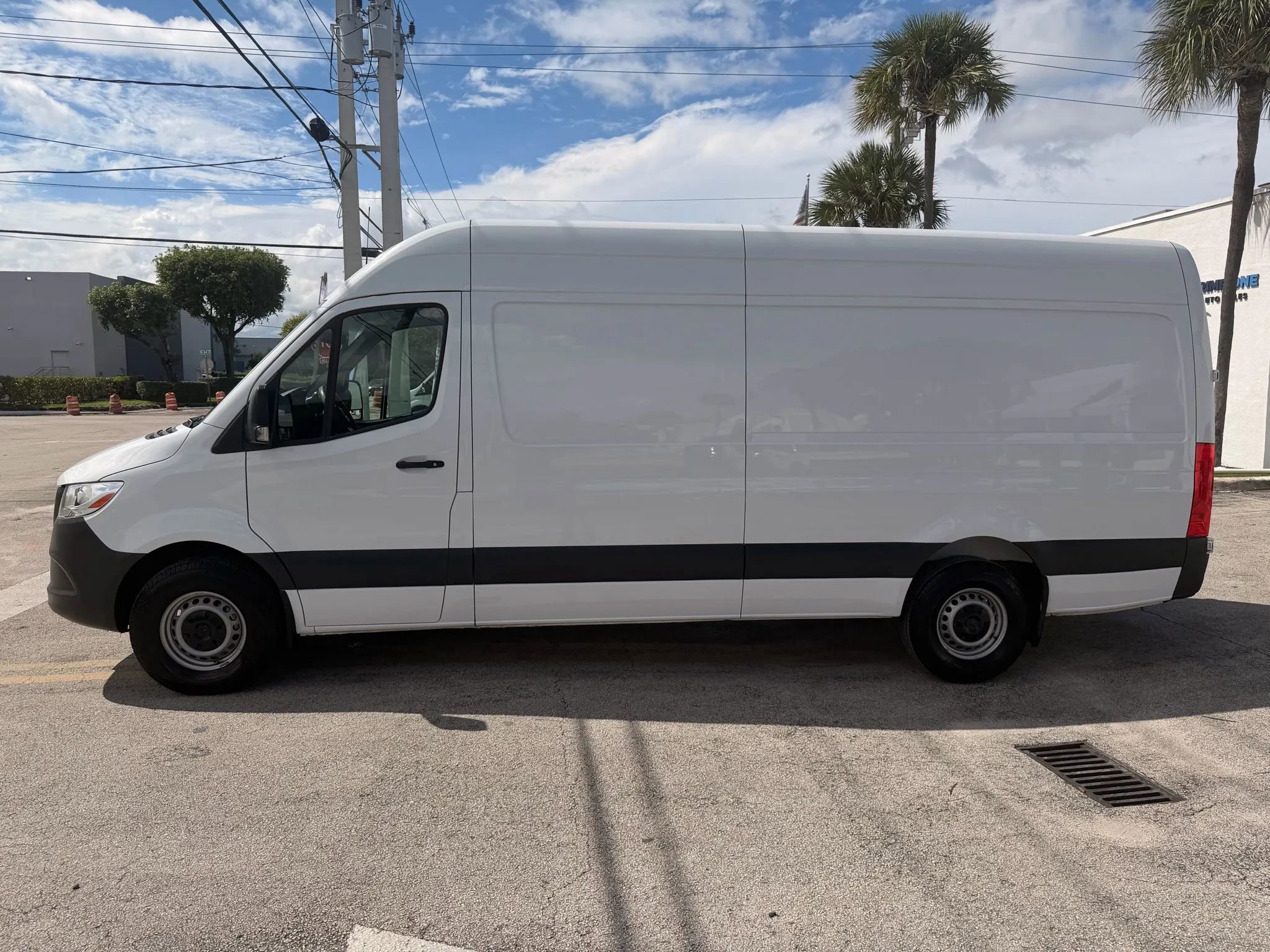 Used 2023 Mercedes-Benz Sprinter 2500 image 4