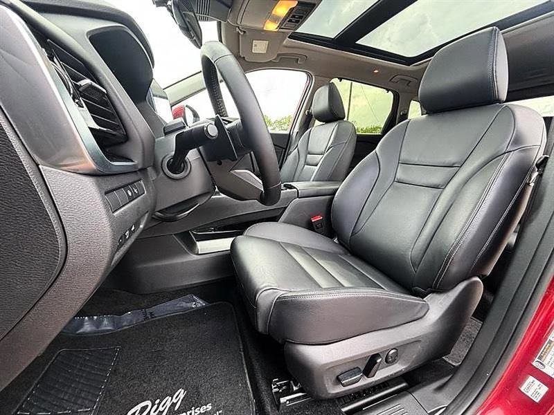 Used 2025 Nissan Rogue SL w/ Tech Package image 37