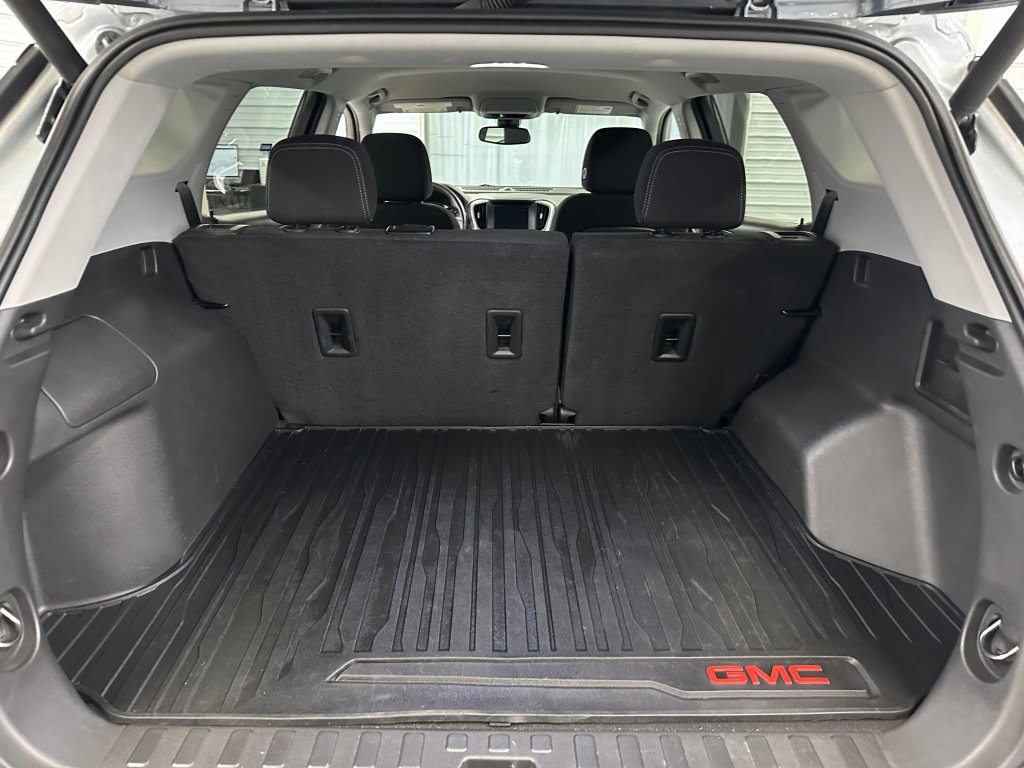 Used 2023 GMC Terrain SLE w/ Driver Convenience Package image 26