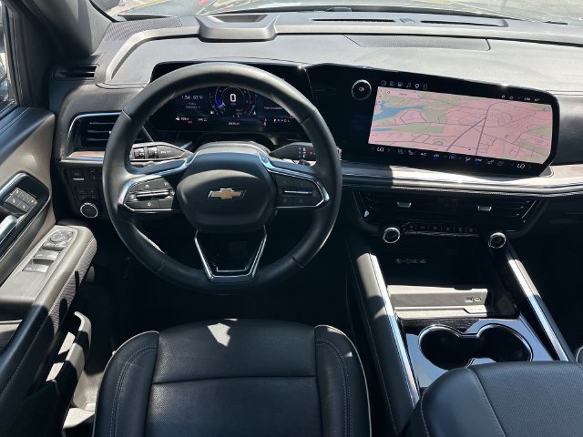 Used 2025 Chevrolet Tahoe Premier AWD/4WD image 14