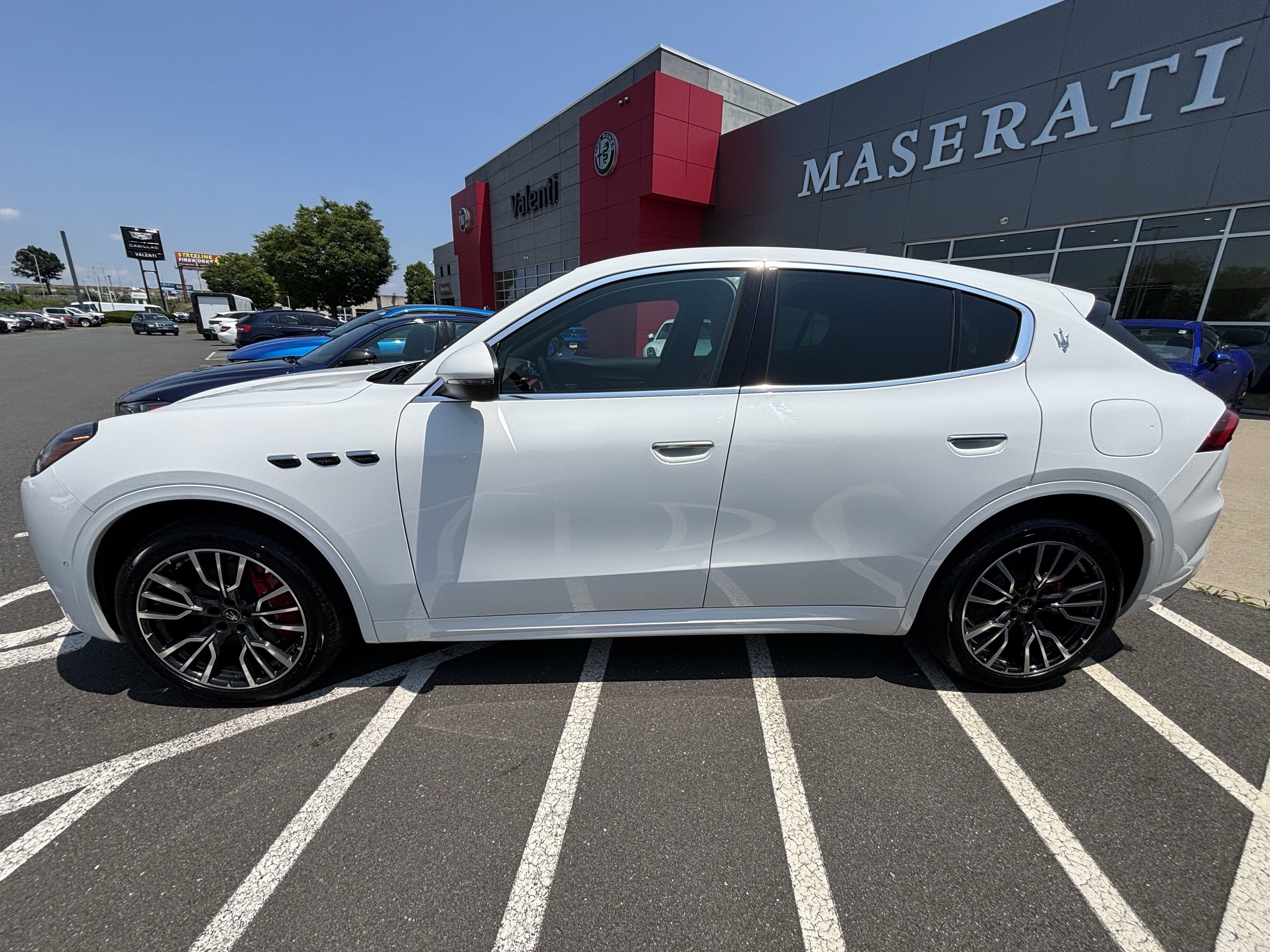 Used 2025 Maserati Grecale Folgore AWD/4WD image 4