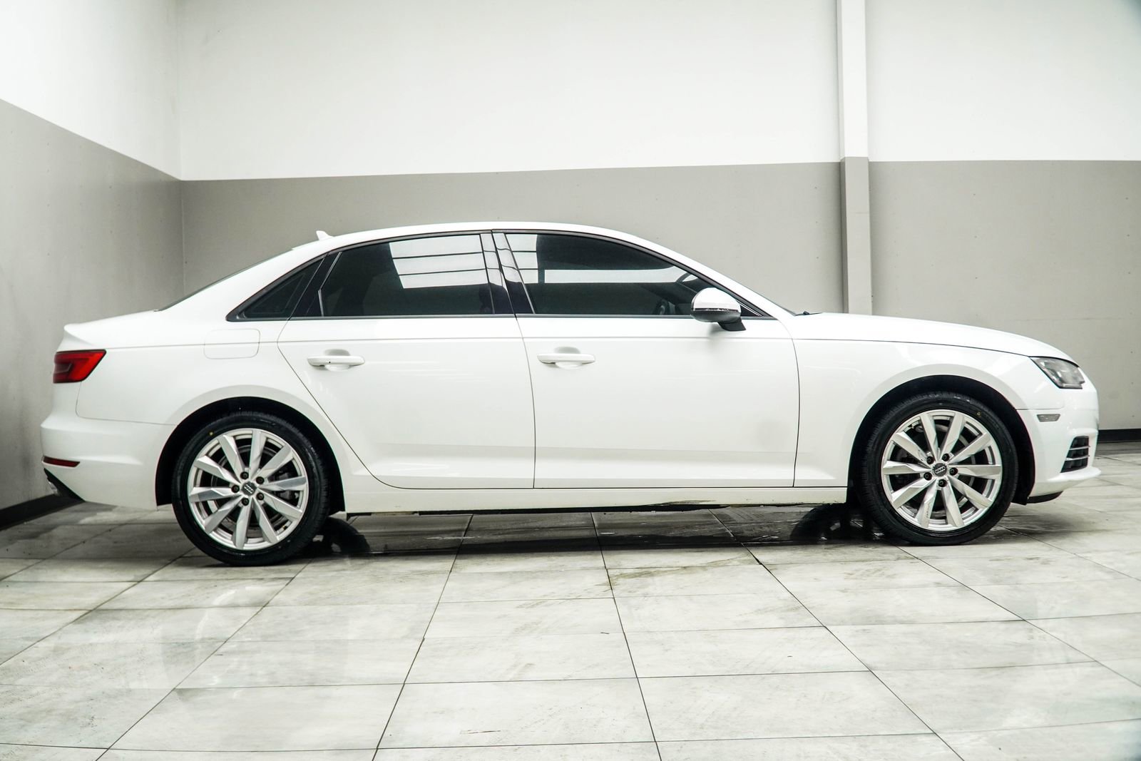 Used 2017 Audi A4 2.0T Ultra Premium w/ Convenience Package FWD image 6