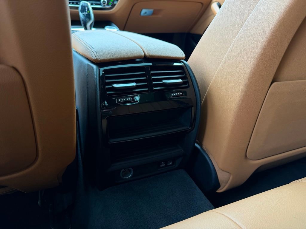 Used 2022 BMW 530e RWD image 28