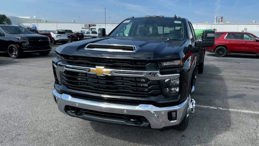 New 2026 Chevrolet Silverado 3500 LT w/ All Star Edition AWD/4WD image 5