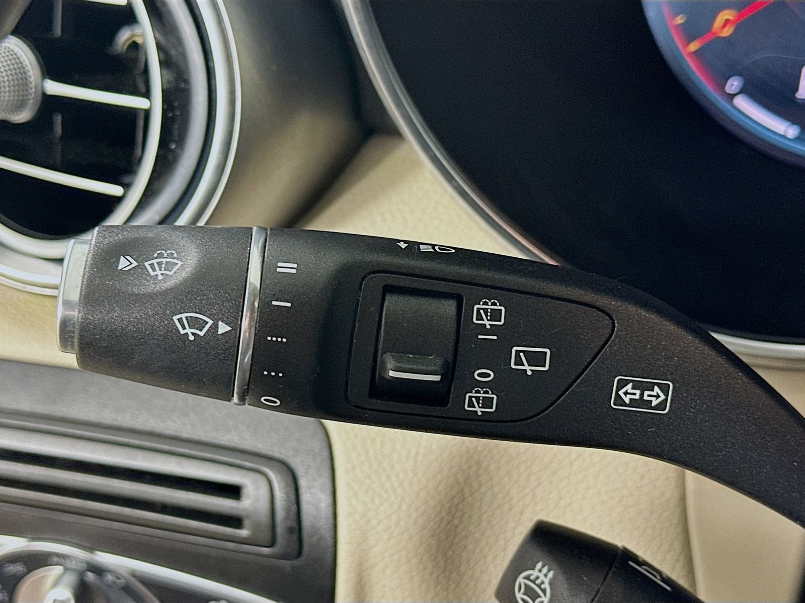Used 2021 Mercedes-Benz GLC 300 4MATIC image 20