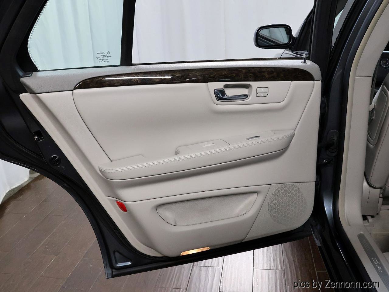 Used 2011 Cadillac DTS Luxury FWD image 22
