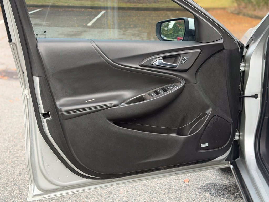 Used 2016 Chevrolet Malibu LT w/ Leather Package FWD image 9
