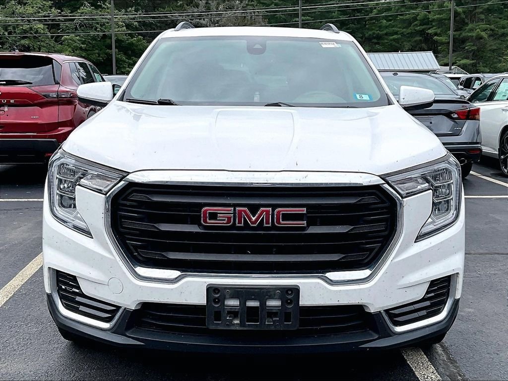 Used 2023 GMC Terrain SLE w/ Driver Convenience Package AWD/4WD image 2