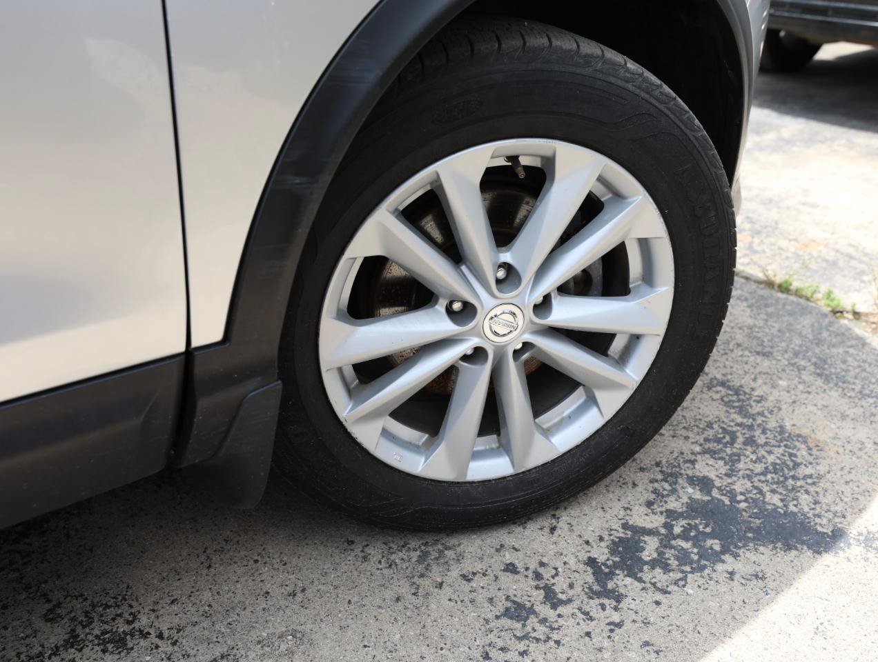 Used 2017 Nissan Rogue Sport SV AWD/4WD image 10