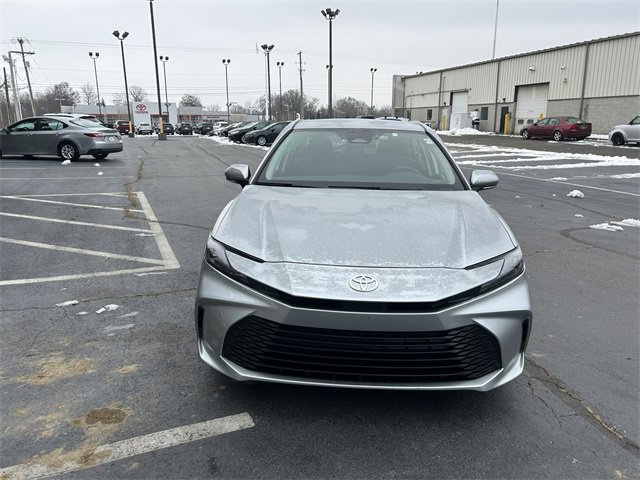 Used 2025 Toyota Camry LE image 9