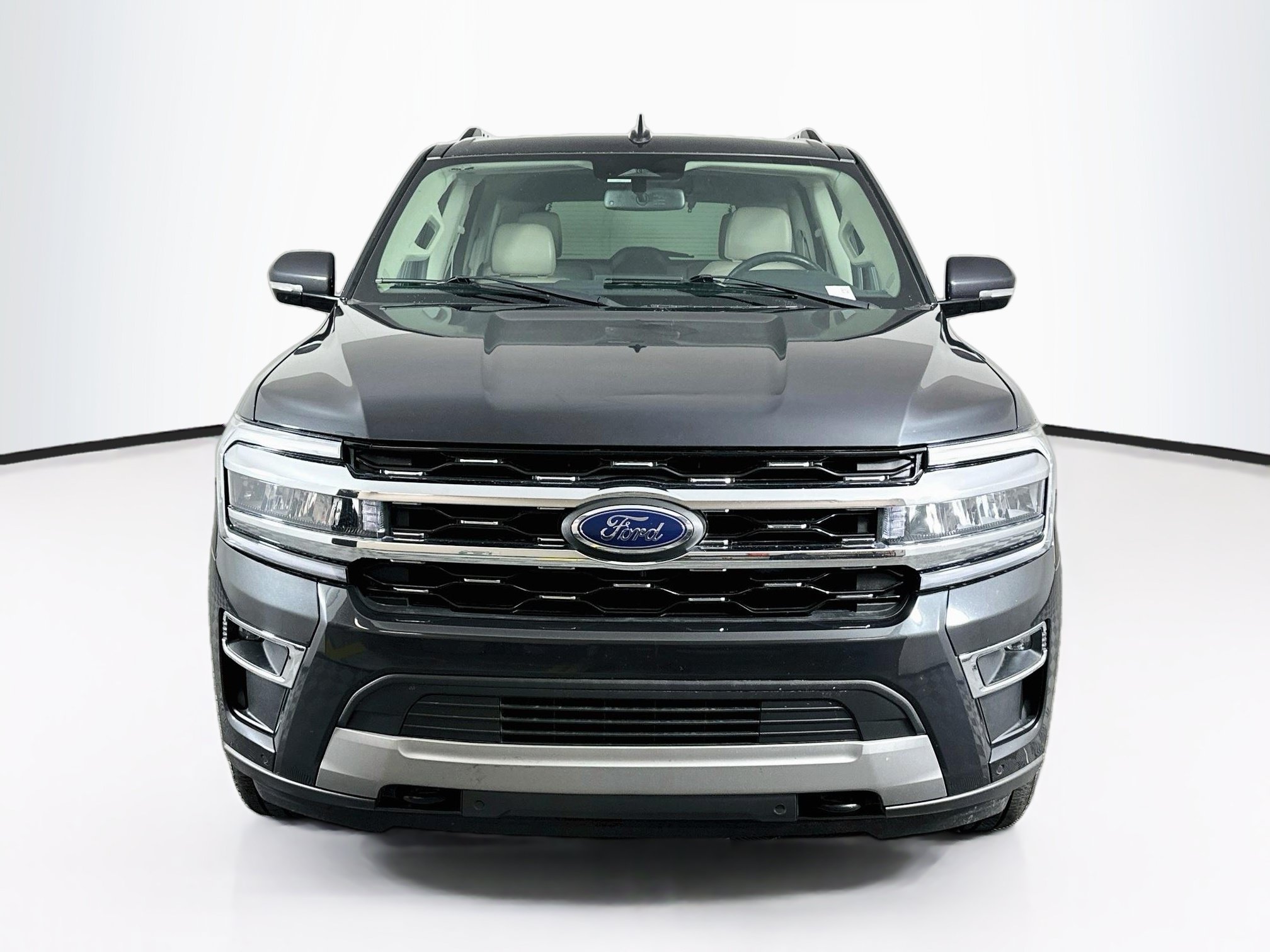 Used 2023 Ford Expedition Limited AWD/4WD image 2