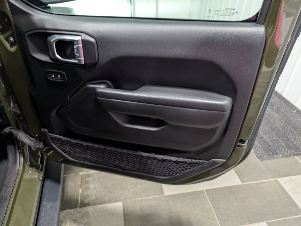 Used 2024 Jeep Wrangler Unlimited AWD/4WD image 24