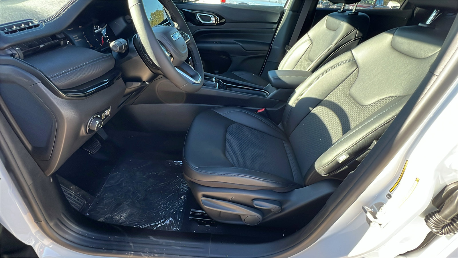 New 2026 Jeep Compass Latitude AWD/4WD image 16