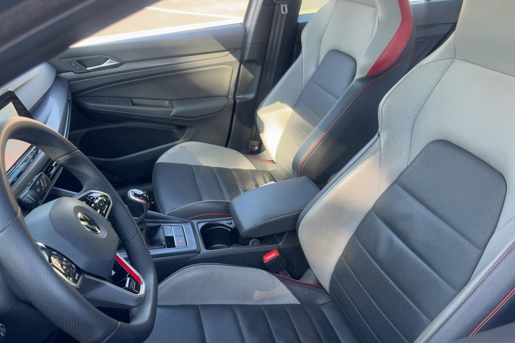 Used 2022 Volkswagen GTI Autobahn FWD image 11