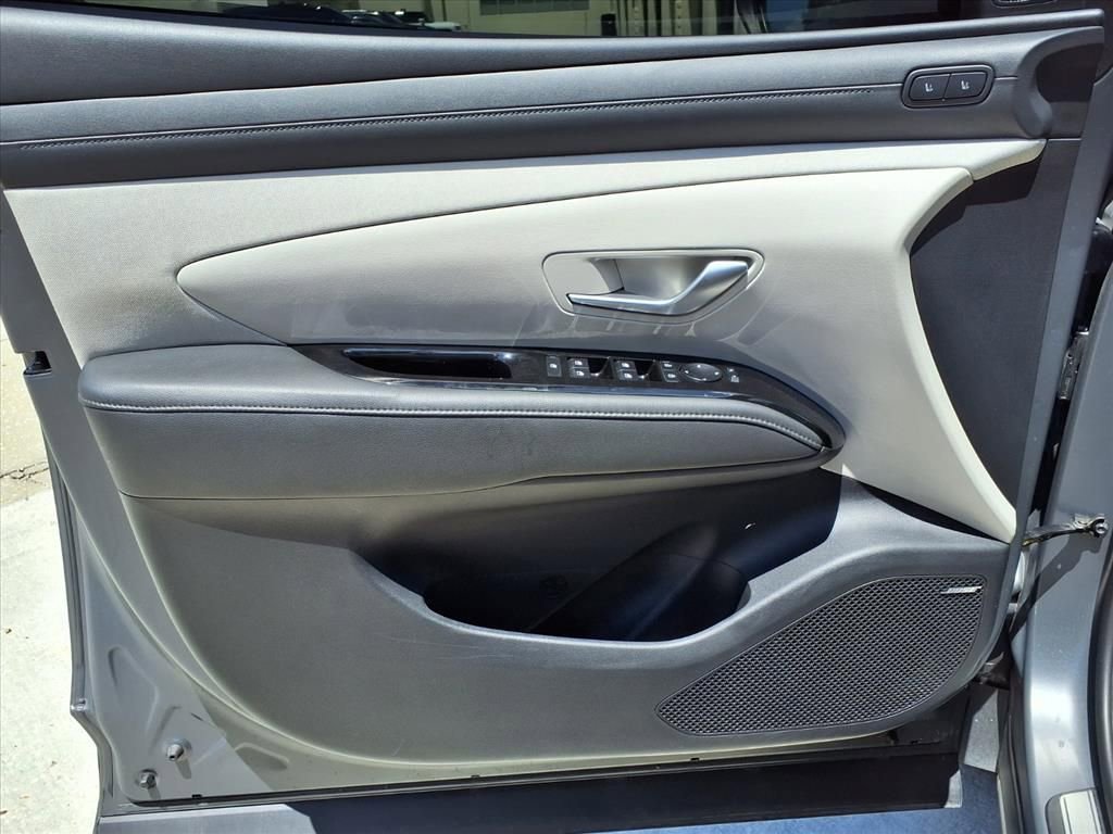 Used 2025 Hyundai Tucson Limited FWD image 17