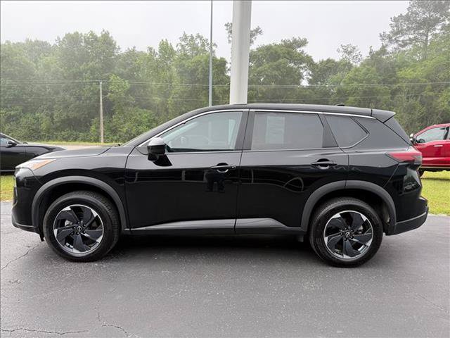 Used 2025 Nissan Rogue SV AWD/4WD image 2