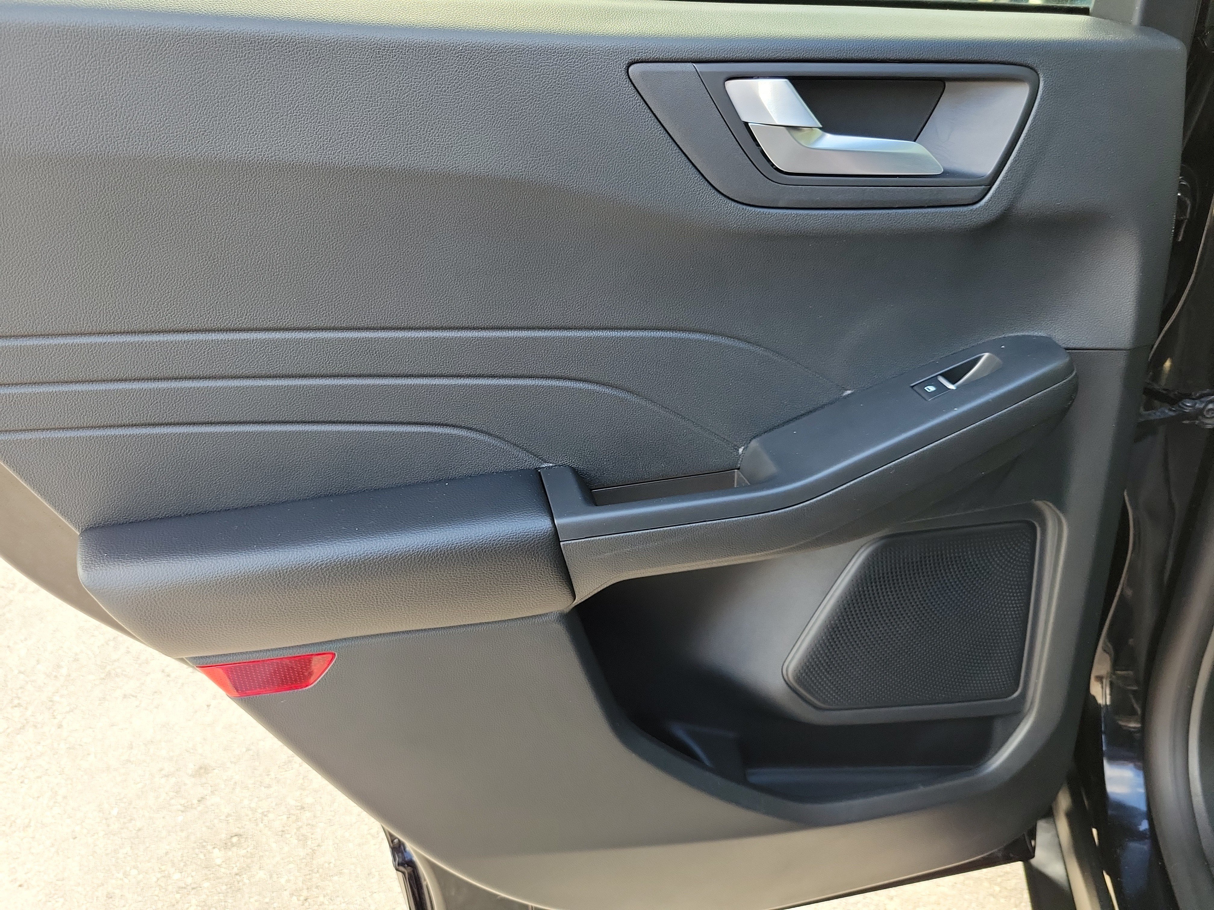 Used 2024 Ford Escape ST-Line w/ Tech Pack #1 FWD image 29