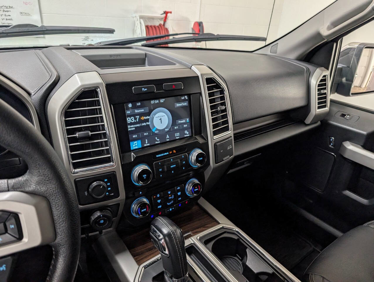 Used 2016 Ford F150 Lariat w/ Equipment Group 502A Luxury AWD/4WD image 9