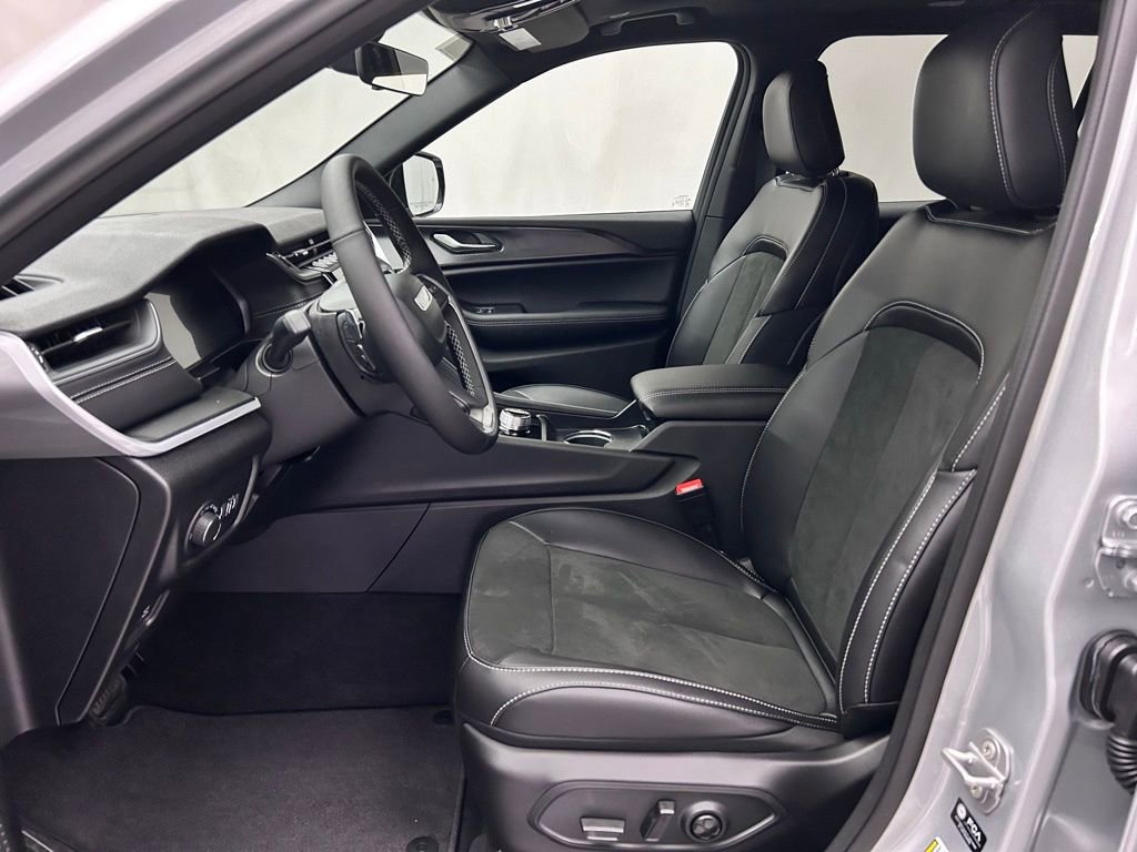 New 2025 Jeep Grand Cherokee L Altitude image 17