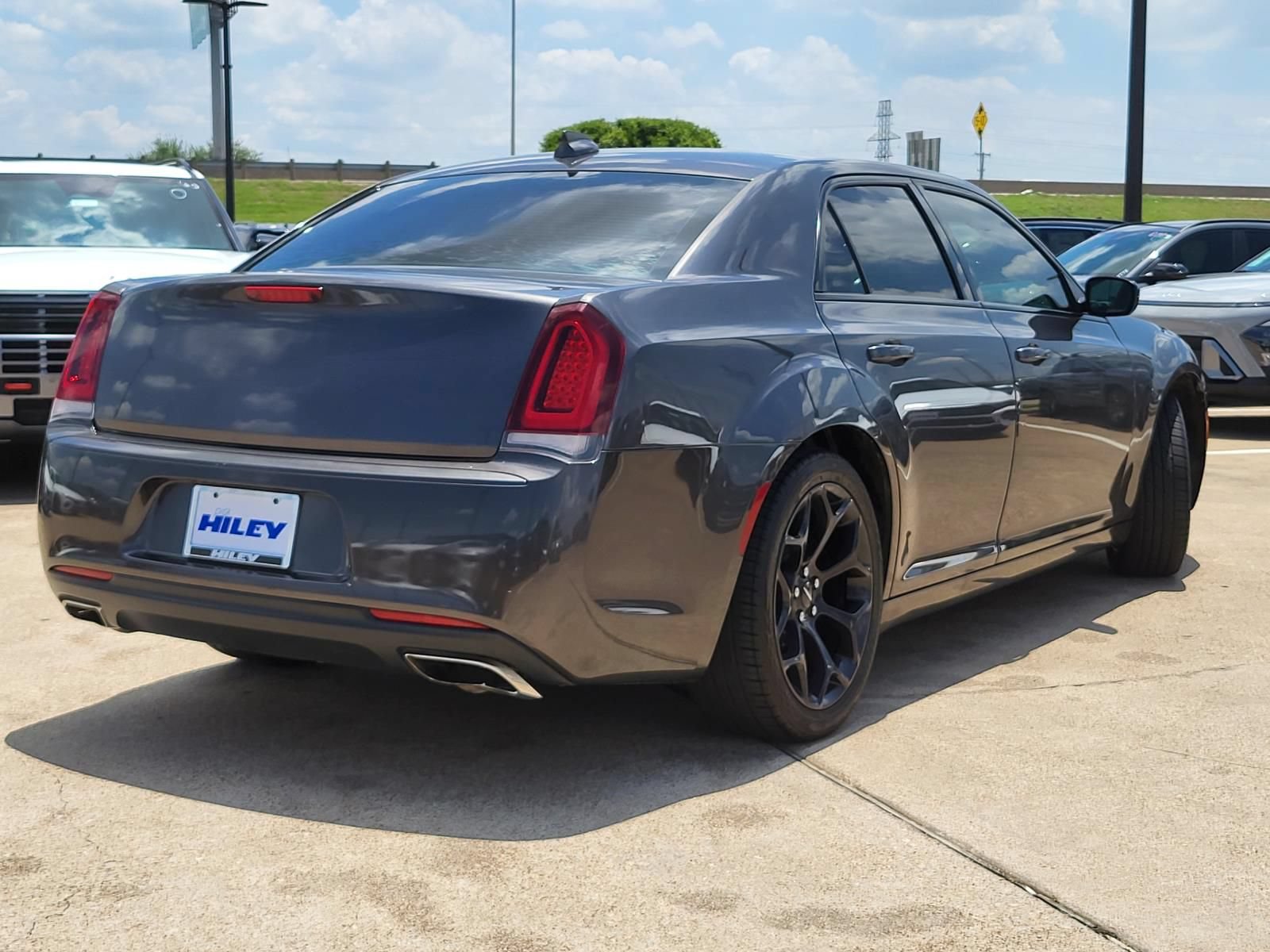 Used 2019 Chrysler 300 Touring w/ Sport Appearance Package RWD image 4