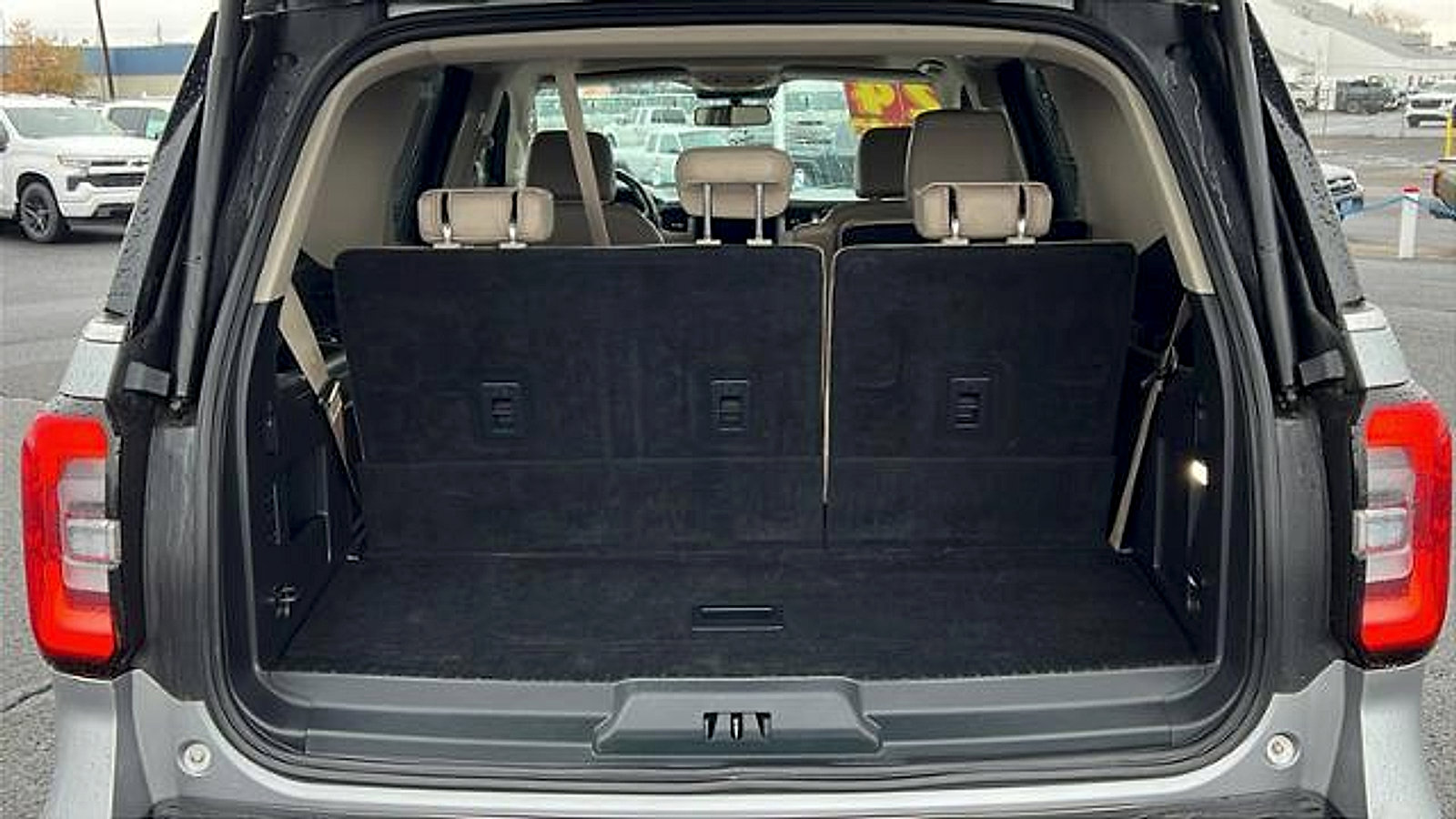 Used 2024 Ford Expedition Limited image 11