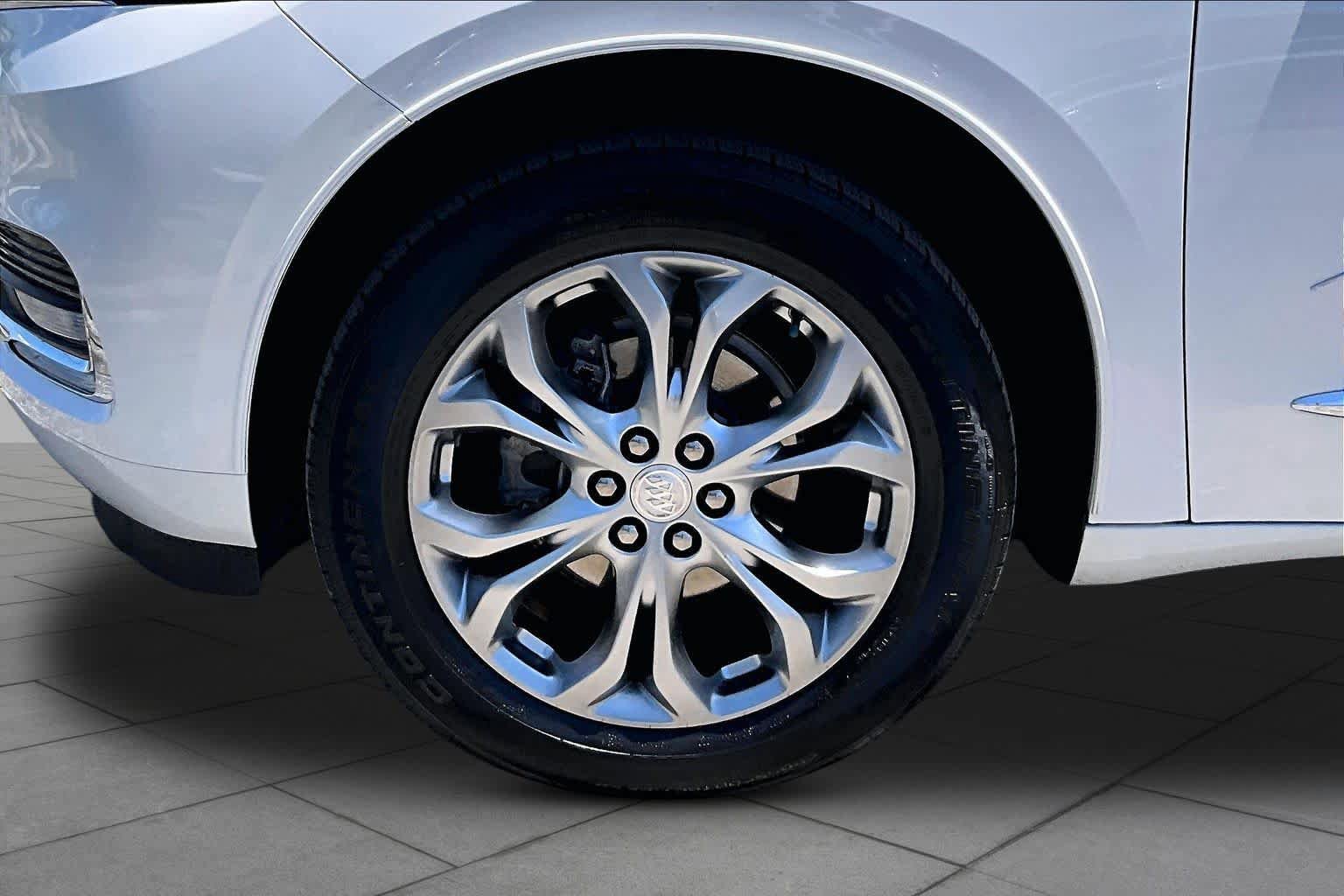 Used 2021 Buick Enclave Avenir w/ Avenir Technology Package FWD image 11