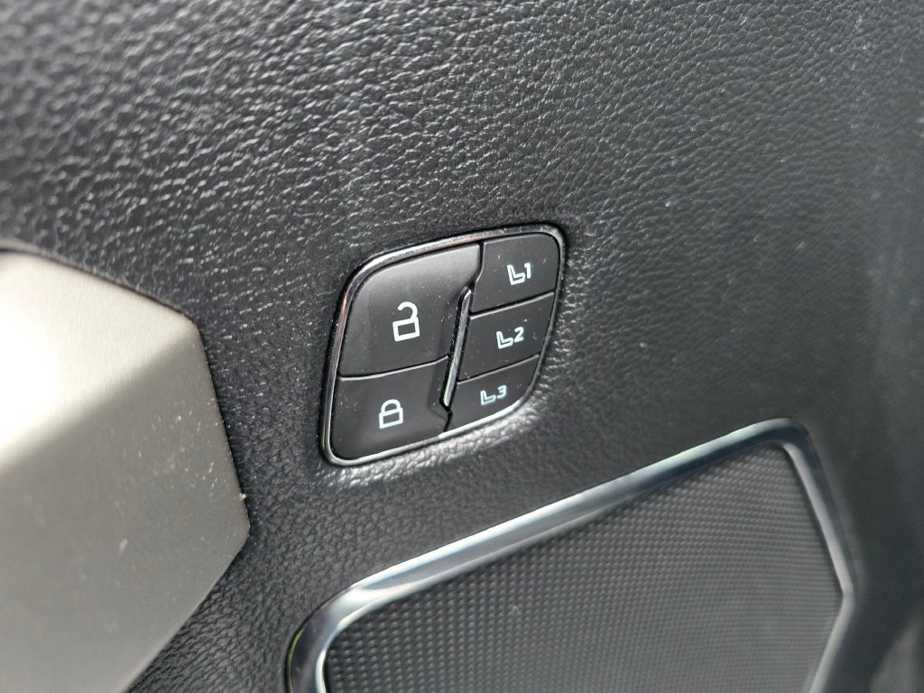 Used 2021 Ford F250 Lariat w/ Lariat Value Package AWD/4WD image 23