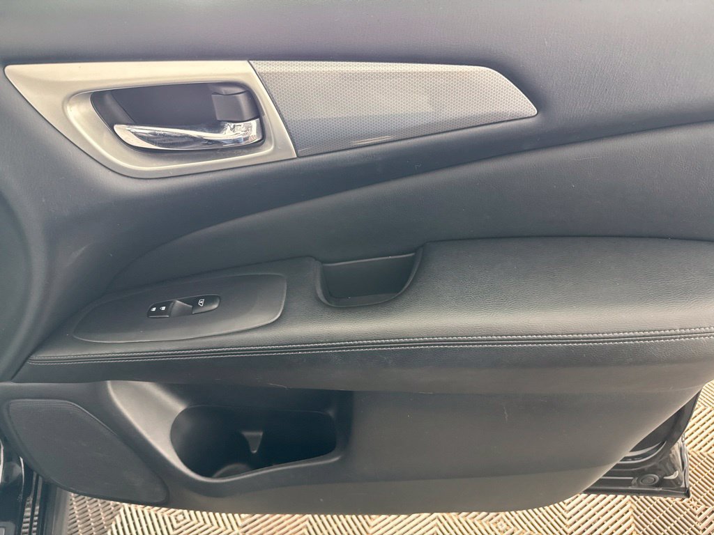 Used 2018 Nissan Pathfinder SL FWD image 31