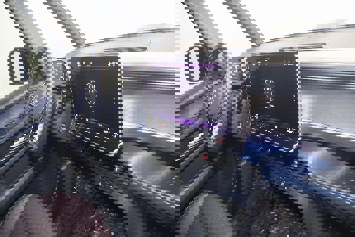 Used 2025 Volkswagen ID. Buzz Pro S image 45