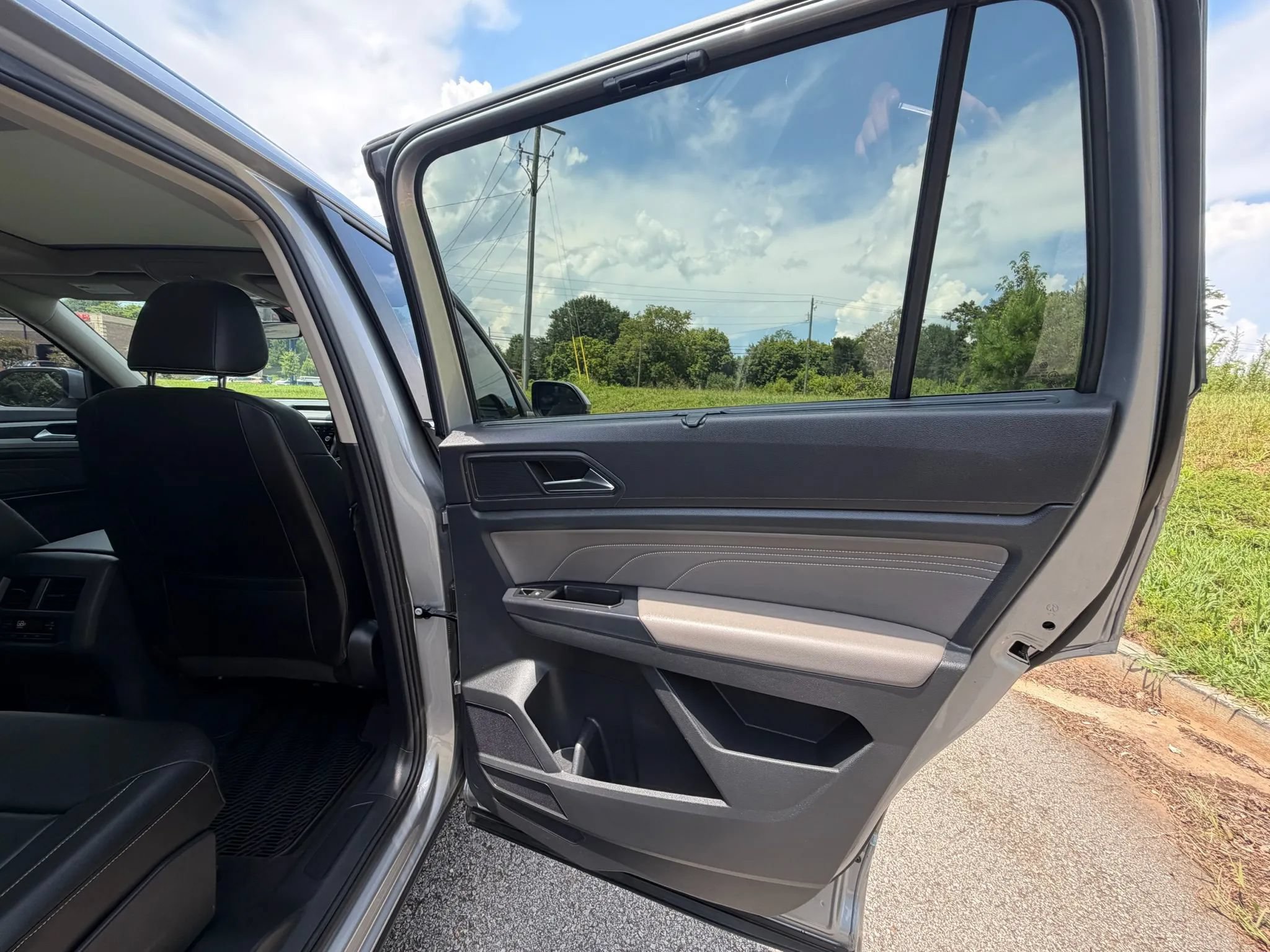 Used 2021 Volkswagen Atlas SE w/ Panoramic Sunroof Package FWD image 13