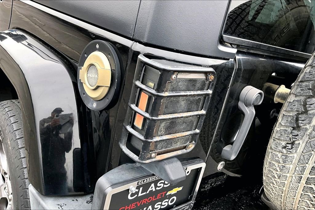 Used 2016 Jeep Wrangler Unlimited Sahara w/ Connectivity Group image 22