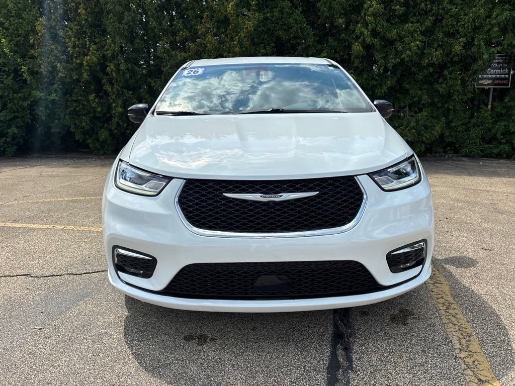Used 2026 Chrysler Pacifica Select FWD image 2