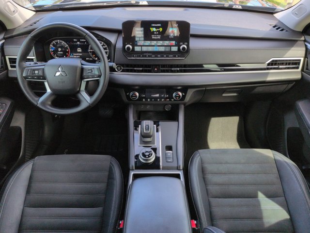 Used 2023 Mitsubishi Outlander SE AWD/4WD image 15