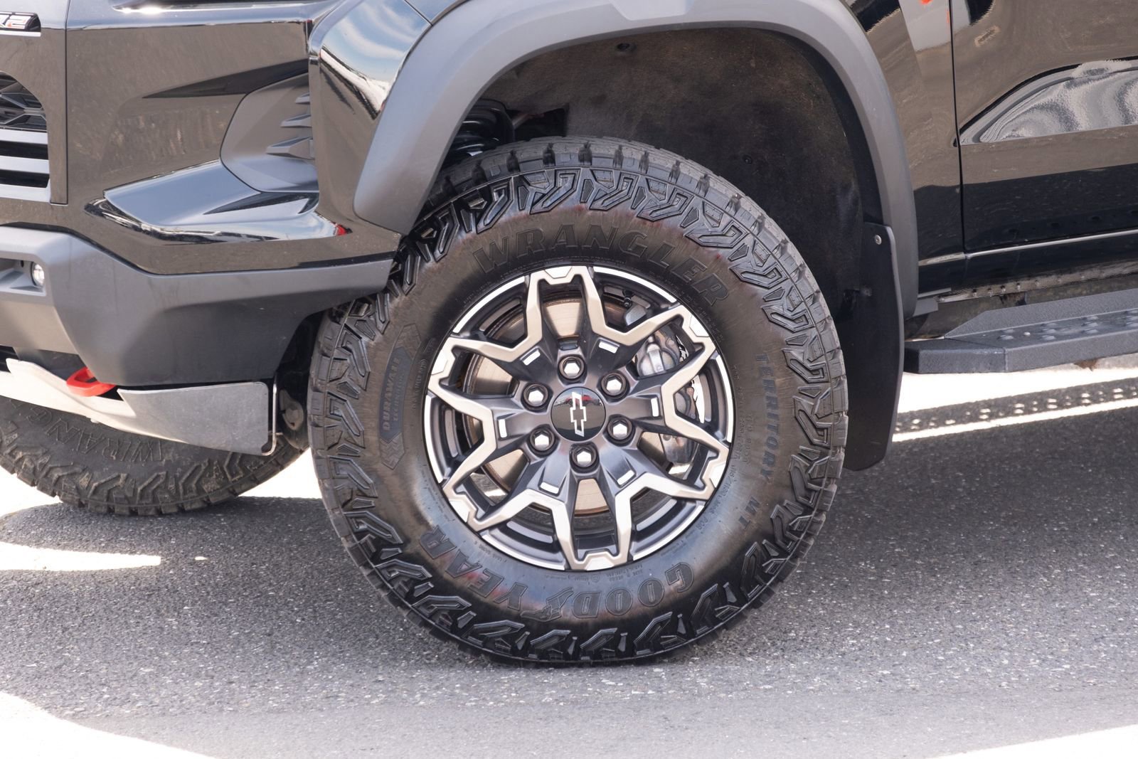 Used 2026 Chevrolet Colorado ZR2 w/ Technology Package AWD/4WD image 22