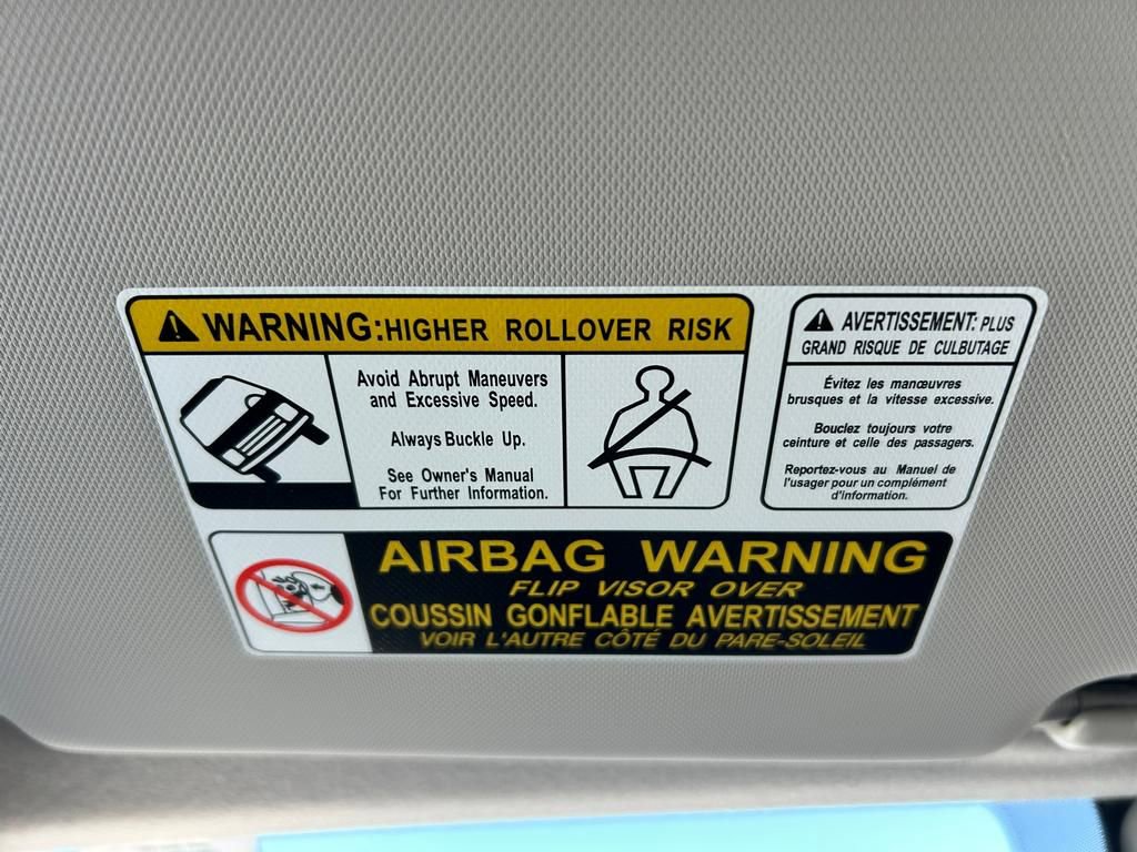 Used 2025 Nissan Kicks SV AWD/4WD image 40