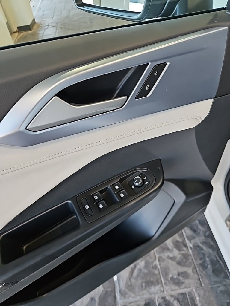 New 2026 Volkswagen Taos SE image 26