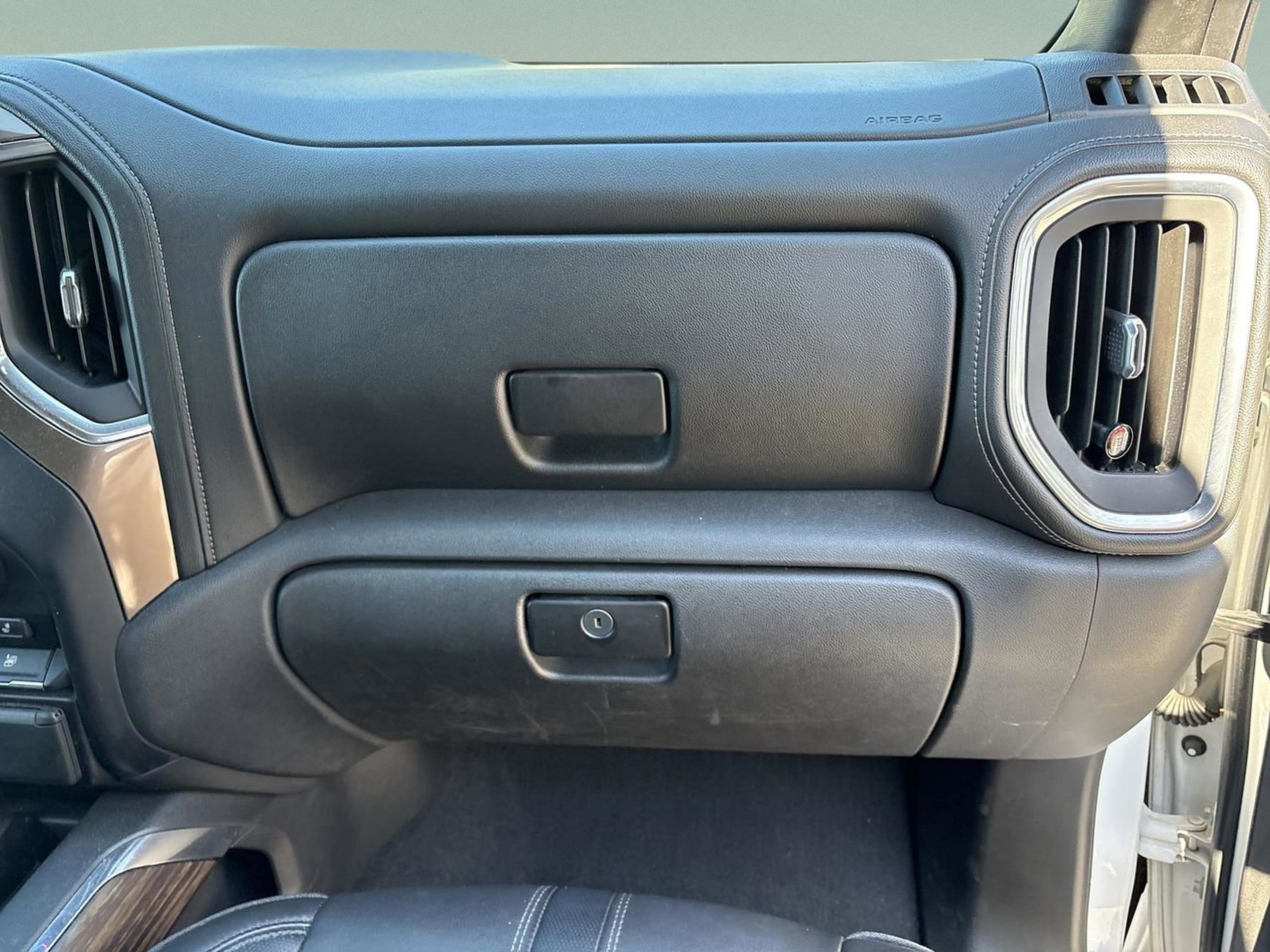 Used 2020 Chevrolet Silverado 1500 High Country w/ Technology Package image 19