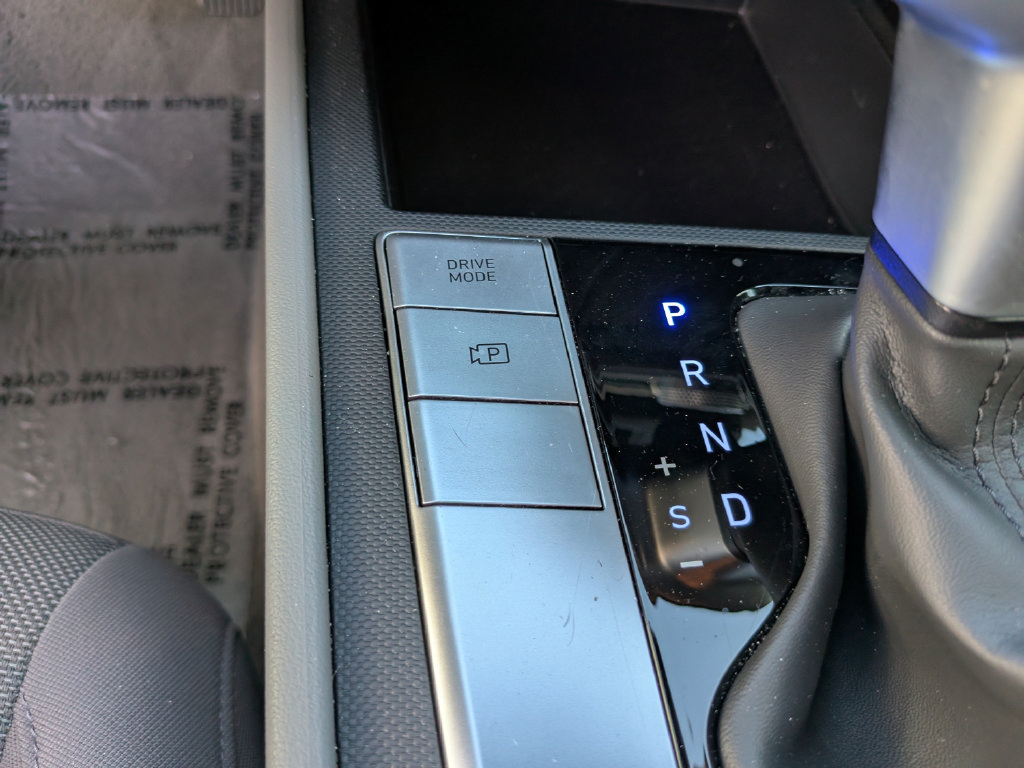 Used 2024 Hyundai Elantra SE FWD image 21